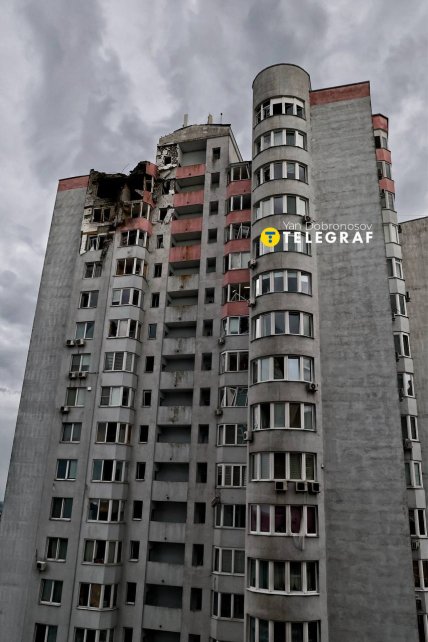 Будинок у Деснянському районі після влучання дрона. Фото Ян Доброносов