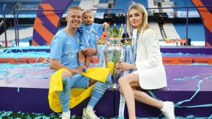 Александр Зинченко с семьей после победы в АПЛ