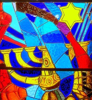 Как выглядят витражи в синагоге