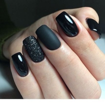 Черный маникюр