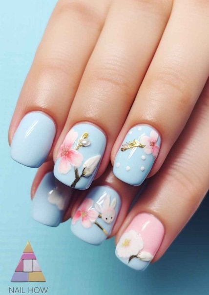 Голубой маникюр с розовыми цветами