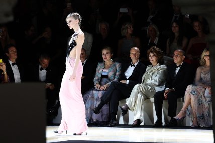 Софі Лорен, показ Армані у Венеції 2023