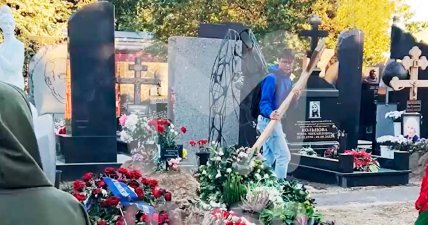 Могила Маслякова как выглядит