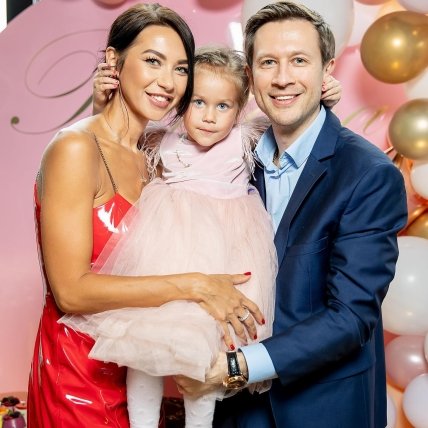 Полина Логунова и Дмитрий Ступка с дочерью Богданой