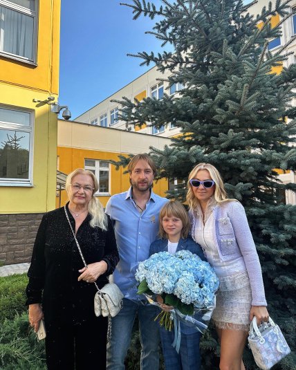 Батько та дідусь Рудковської родом з України