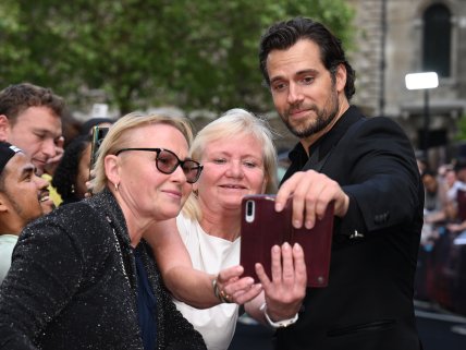 Генри Кавилл с фанатами