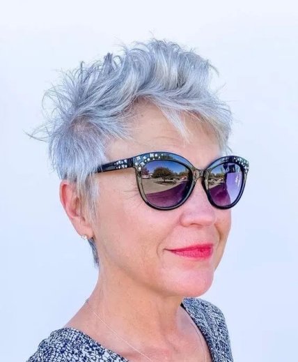 Стрижки для женщин за 60 - пикси