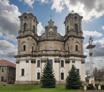 Церква непорочного зачаття Пресвятої Богородиці на Івано-Франківщині