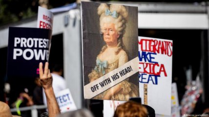 "Ніяких королів": у США 8 мільйонів людей вийшли на протести проти Трампа (фото, відео)