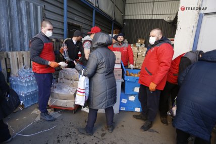 Гуманитарку выдают в отделениях Новой почты