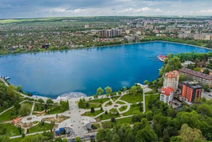 Міське озеро в Івано-Франківську