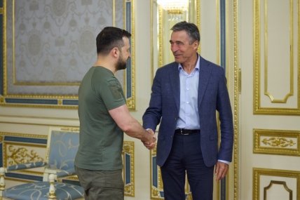 Володимир Зеленський та Андерс Расмуссен обговорювали членство України в НАТО