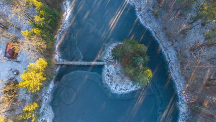 Посередині острова-кита є острів