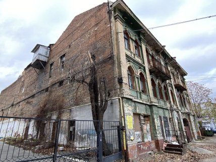 Заброшенный дом на Чапленко в Днепре фото