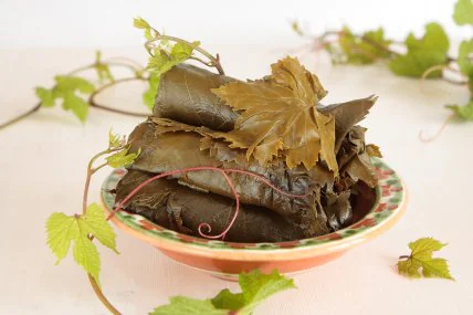 Консервируем виноградные листья для долмы - самое время