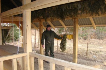 Корм в лісі для диких тварин