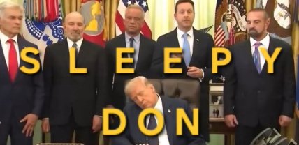 Мем о Трампе, задремавшем перед камерами