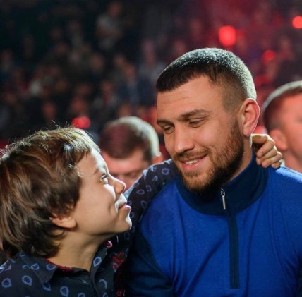 Василий Ломаченко с сыном