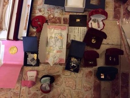 Прокуратура изъяла у чиновников тысячи долларов и драгоценности