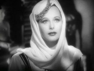 Геді у костюмі для «Леді в тропіках»