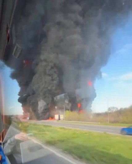 Пожар после попадания в АЗС в Днепре