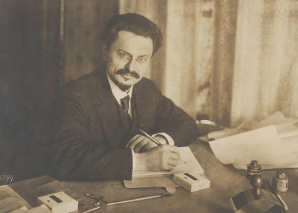 Народний комісар іноземних справ РРФСР Лев Троцький у Брест-Литовську під час підписання Брестського миру, січень 1918 року