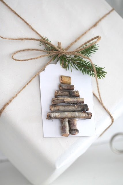 Просто и стильно: 45 идей новогодней упаковки из крафт-бумаги - изображение №4