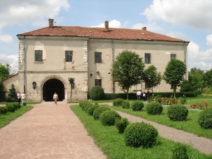 В'їзні ворота (вид із двору)