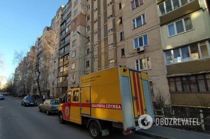 Багатоповерхова будівля, автомобіль аварійної служби