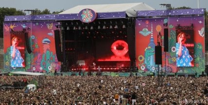 Массовые концерты в США возобновятся с 2022 года