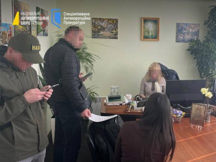 Знімок НАБУ з розмитим обличчям ікони