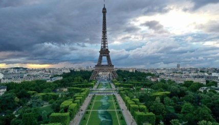 Ейфелева вежа у Парижі