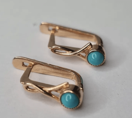 Золотые серьги из СССР с бирюзой продают в Украине