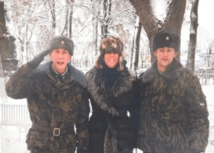 Гислейн Максвелл с российскими военными