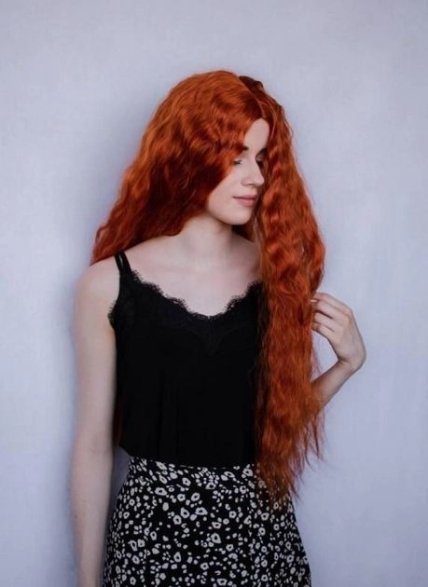 Довге хвилясте волосся