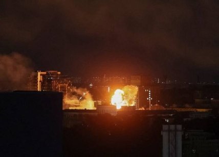 Задимлення над Києвом після пожеж, спричинених російським обстрілом