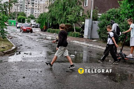 Приліт дрона у Деснянському районі Києва - як виглядає