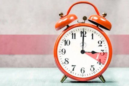 Стрелки часы нужно будет перевести на один час вперед