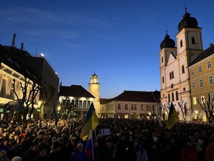 "Геть Фіцо, нехай їде до Росії". У Словаччині люди вийшли на протести (кадри)