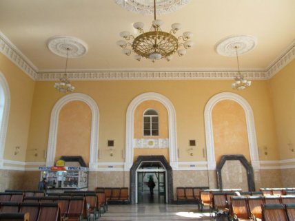 Вокзал міста Бахмачі всередині