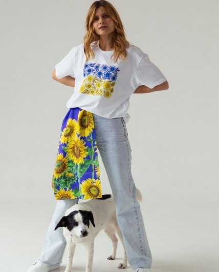 платок и футболка