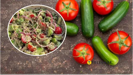 Салат из огурцов с ореховой заправкой