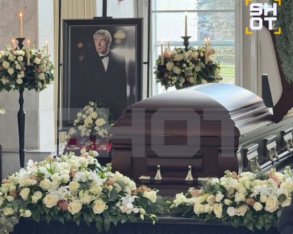 Юрій Ніколаєв у труні