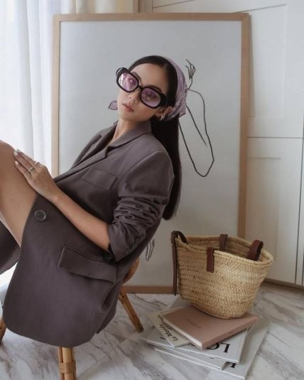 Образ із хусткою