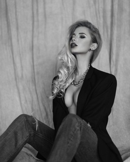 Дарья Савина в соблазнительной фотосессии