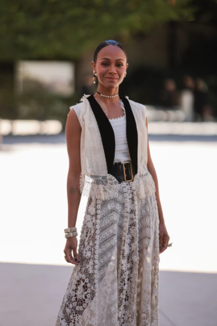 з чим носити довгу мереживну спідницю