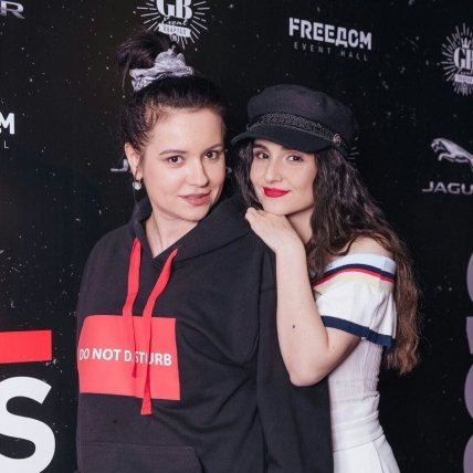 Анна Трінчер із мамою Жанною Гуренко