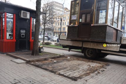 У Києві на Хрещатик знесли кіоск