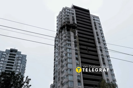 Унаслідок атаки в багатоповерхівці частково зруйновані конструкції одразу кількох квартир