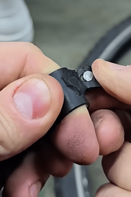 Как достать шип из покрышки